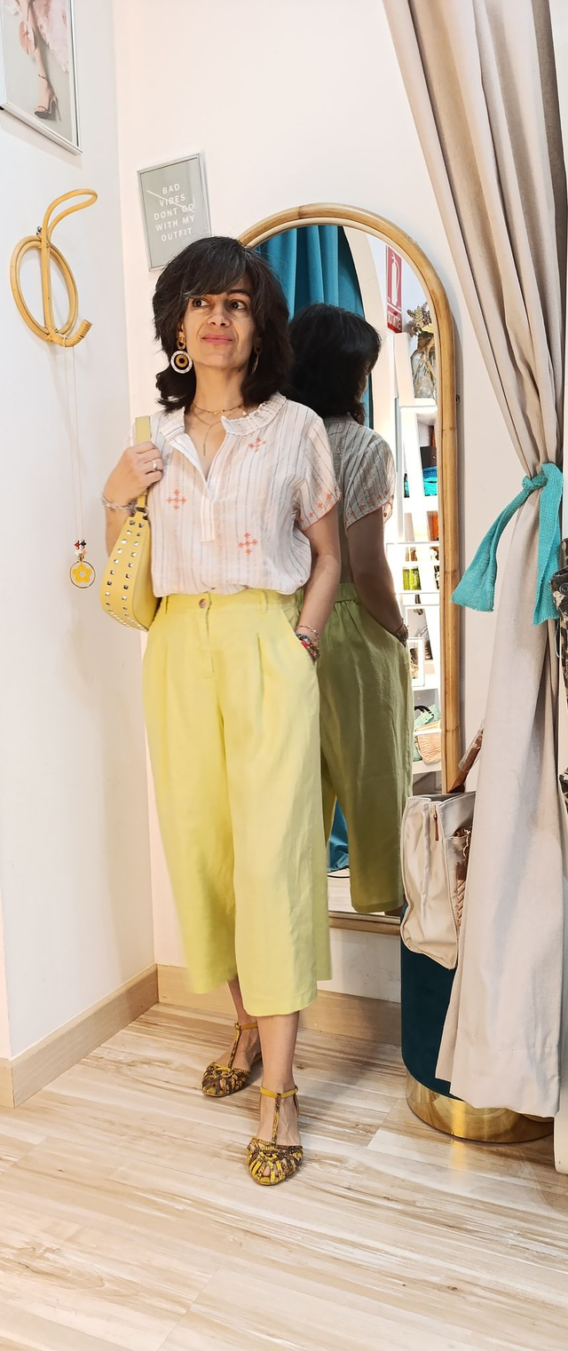 Bermudas pinzas amarillo lima