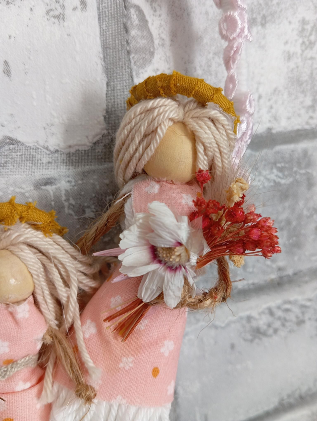 Miss Gwen, Nissan, Moli