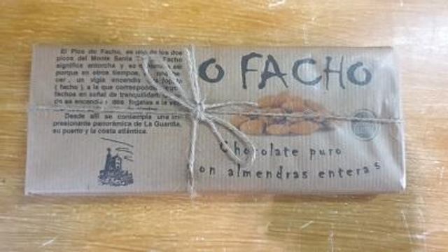 Chocolate puro 55% con Almendras Tostadas Enteras "O FACHO"