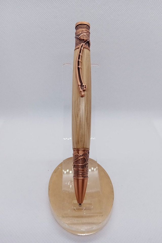 Stylo à bille noir sur le thème de la pêche en Chêne