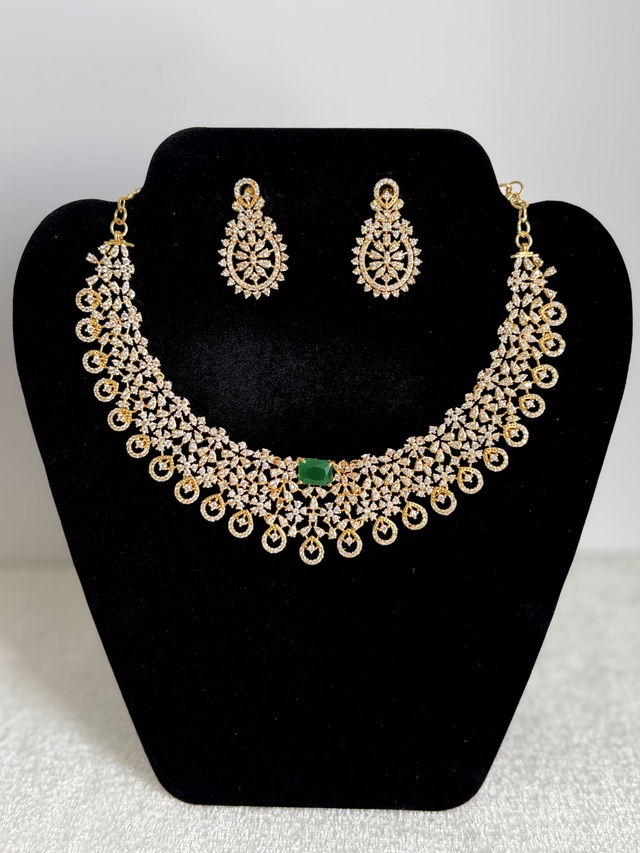 Elegant necklace with Ear Rings