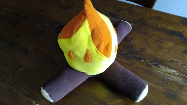 Peluche de feu de camp en polaire