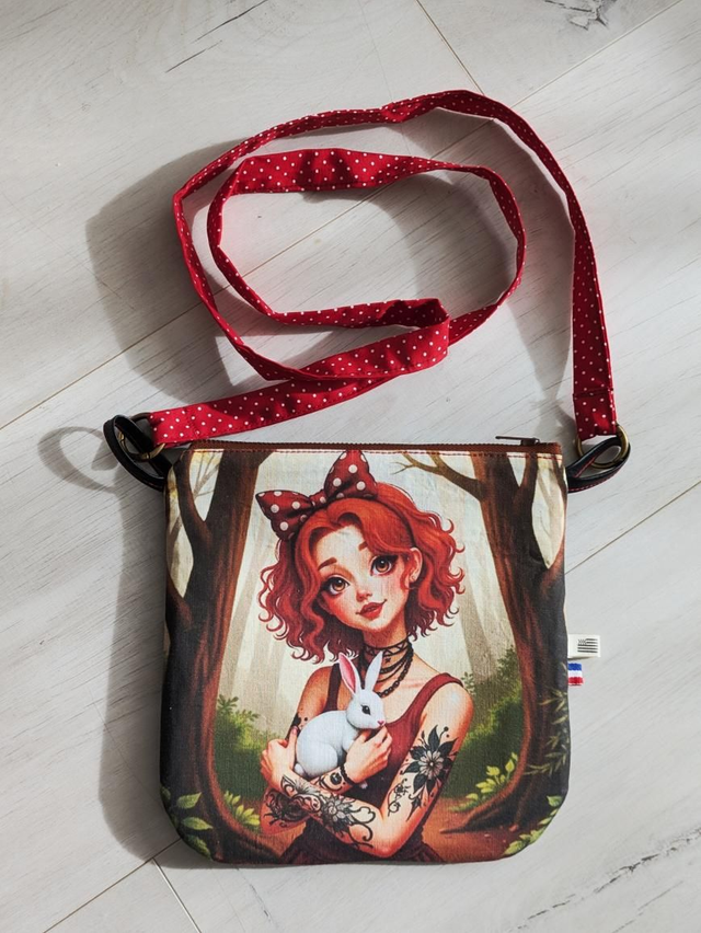 Escarcelle Alice est une punk