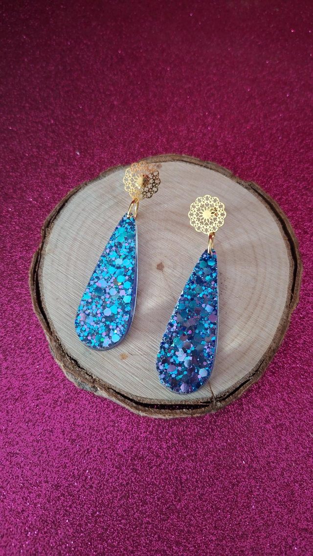 Boucles d'oreilles rosaces dorées gouttes paillettes bleues 