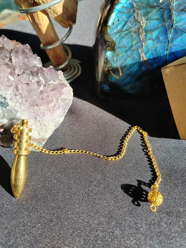 Pendule en laiton egyptien 