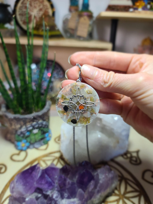 Nœud de la sorcière 🧙♀️ Amulette Labradorite Tourmaline