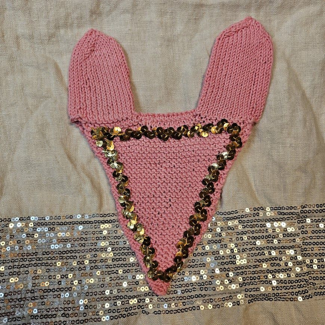 Korvahuppu (neulottu) - Knitted hobby horse ear bonnet