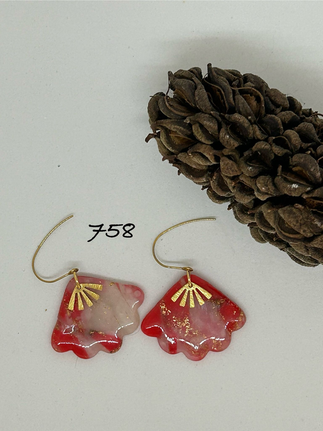 🌈Boucles d’oreilles pétales rouges – pâte polymère & touches dorées - Réf. 758