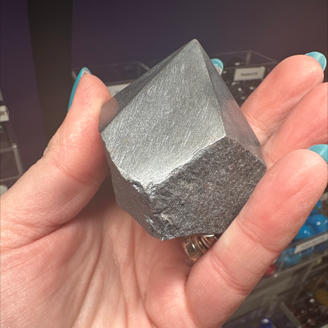 Hematite Cut Base Point 