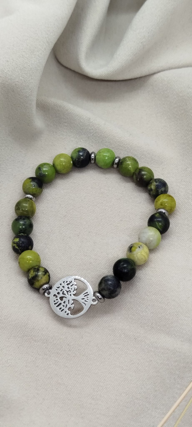 N° 385. Bracelet 15 cm en pierres naturelles de 8 mm (chrysoprase). 