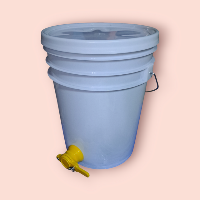 BALDE 20L CON LLAVE GUILLOTINA