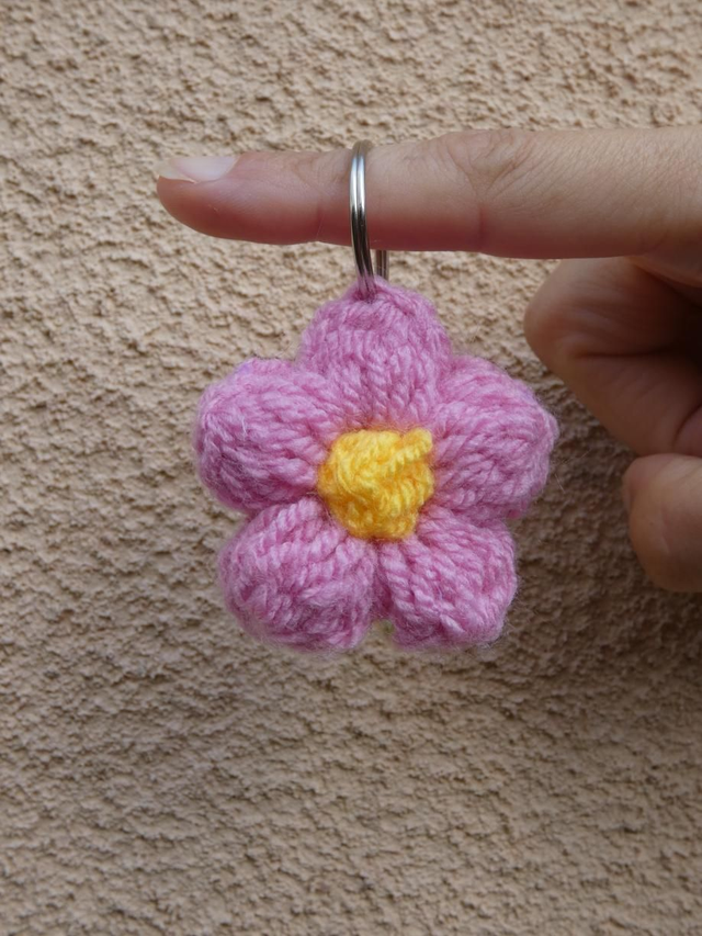Porte clé fleur puffy rose 