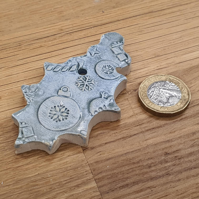 Holly leaf silvery grey glaze hanging decoration 