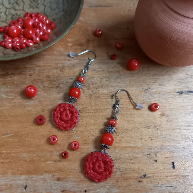 Parure rouge et argenté - Boucles d&#039;oreille rouges pendantes