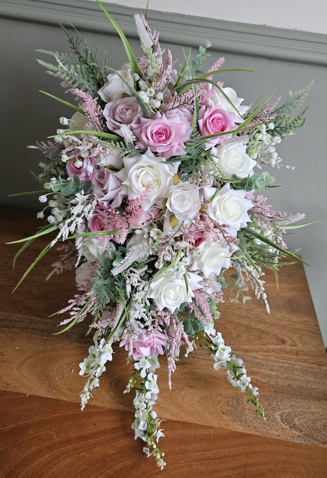 Medium Cascading Bouquet 