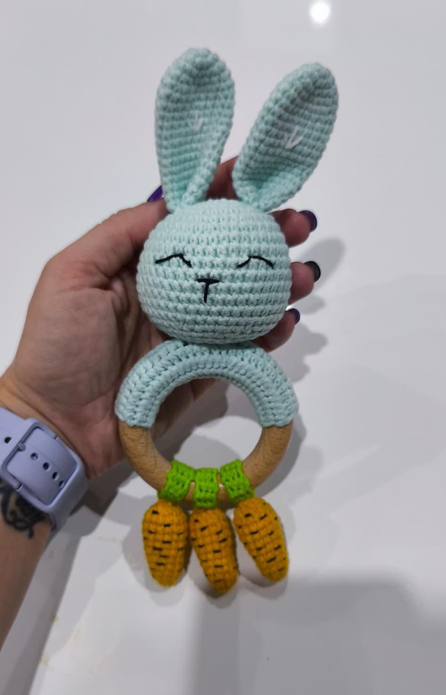 Sonajero conejo zanahoria 