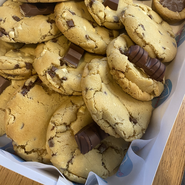 Box of 6 New York filled cookies 