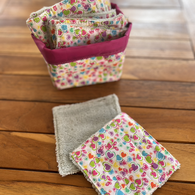 10 Lingettes nettoyantes enfants et le panier 