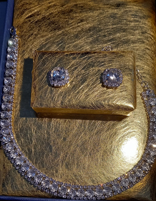 Halskette mit Ohrstecker, Set Nr. 4