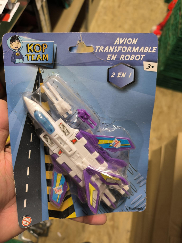 AVION TRANSFORMABLE EN ROBOT