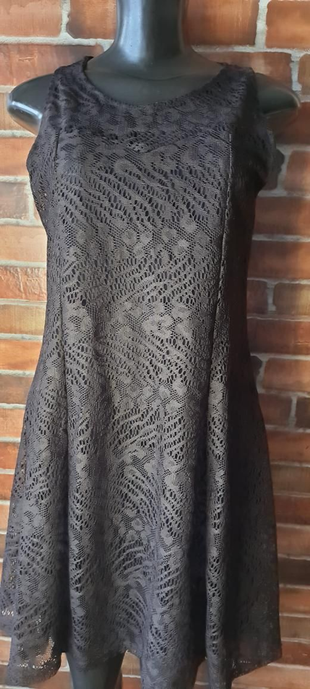 Vestido de Renda Preto Curto, Forrado, T/G. OBS: Usado Super Conservado.  