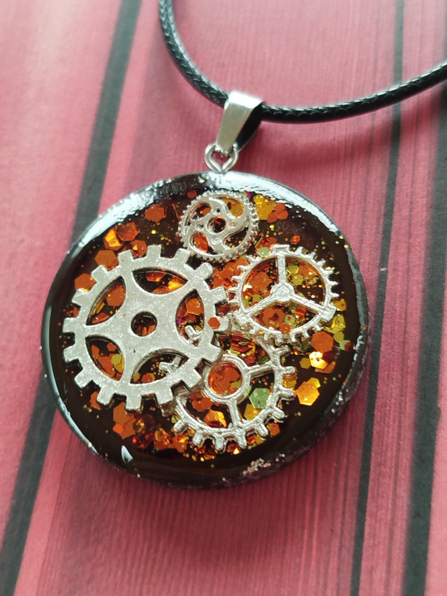 L’Horloge d’ambre et d’acier