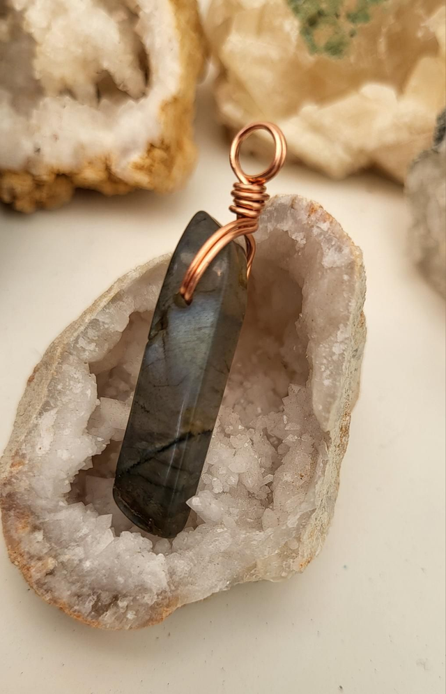 Labradorite pendant - medium