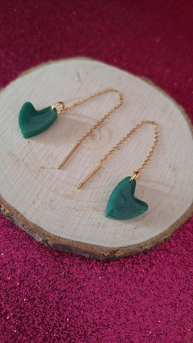 Boucles d'oreilles à enfiler dorées asymétriques verts