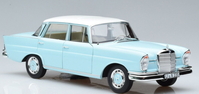 Mercedes Benz 220 S Hellblau 1965 1:18 Norev 1:18