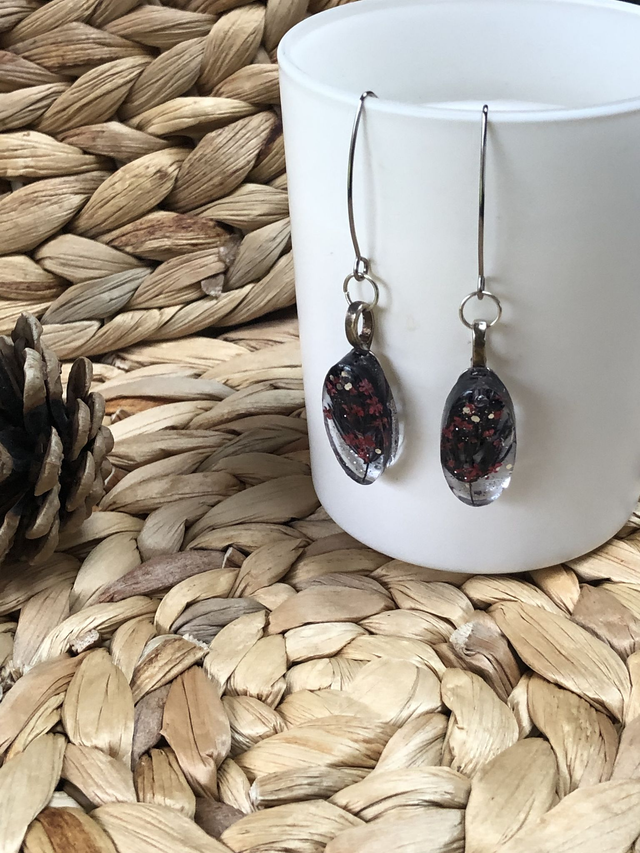 Boucles d'oreilles Erika - design floral noir et rouge