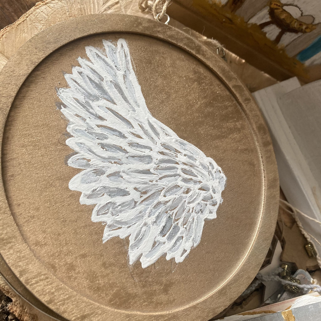 Engelen vleugel Houten cirkel |  handbeschilderd | om op te hangen | jute koordje | kerst decoratie