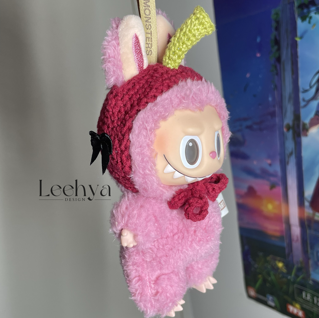 Bonnet cerise en crochet pour Labubu