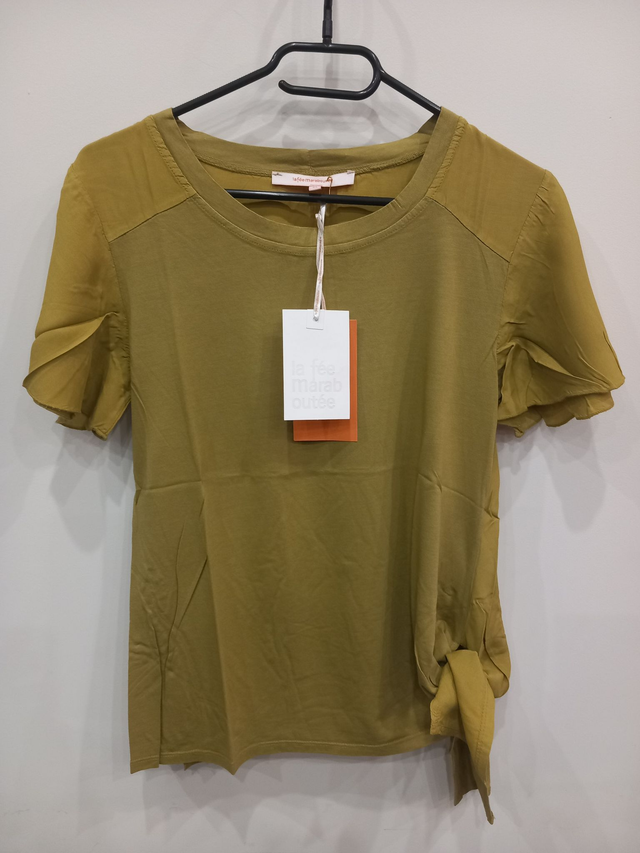 TEE-SHIRT AVEC NOEUD 