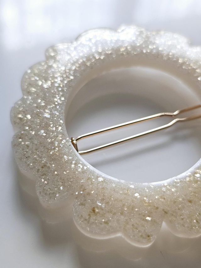 BARRETTE FLEUR BLANC CASSE OR