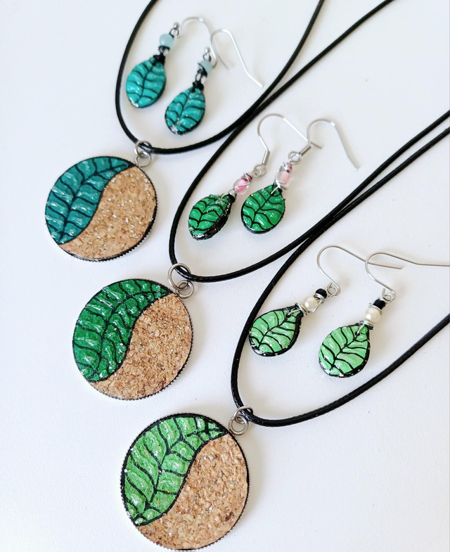 &quot;Les Feuilles&quot; d&#039;été - Parure liège et graines de potimarron 