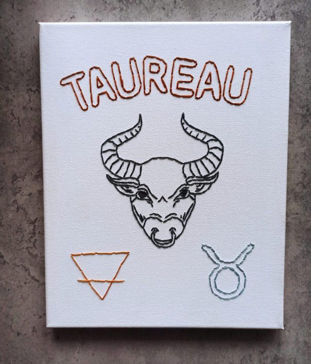 Toile brodée signe astro Taureau