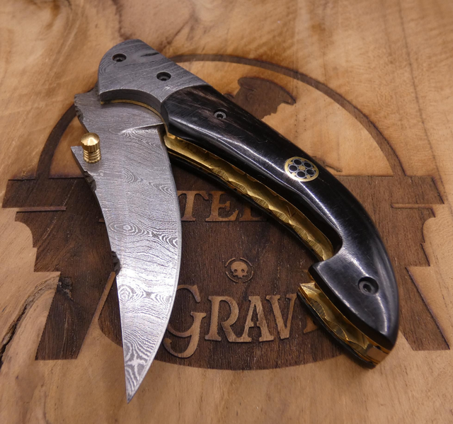 Couteau Excellence 11 cm effilé – Lame Damas - manche corne noire