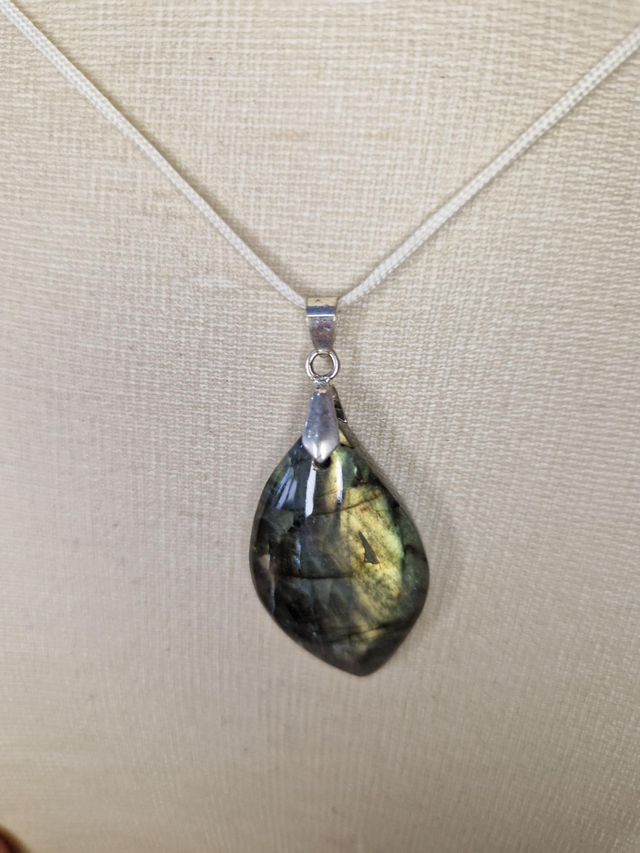 Labradorite / 004