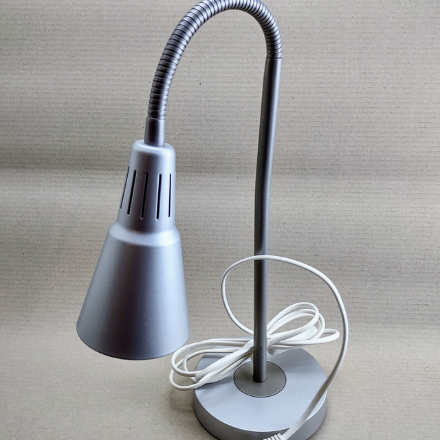 IKEA | Bureaulamp Sfeerlamp Nachtlamp 'Kvart' Model B0603 grijze kap en voet E14 lamp netsnoer lichtnetschakelaar | Vintage