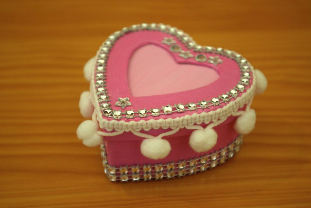 870.00-Boîte coeur rose 8 x 8 x 4 cm