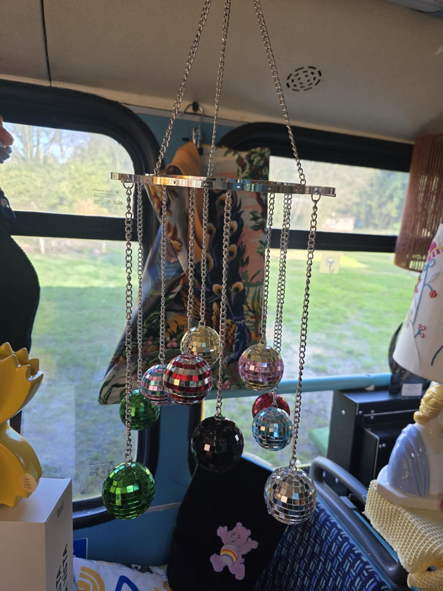 Mobile à facettes rouge