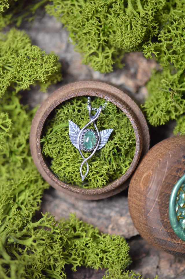 Pendentif Elfique - "Lueur" Emeraude