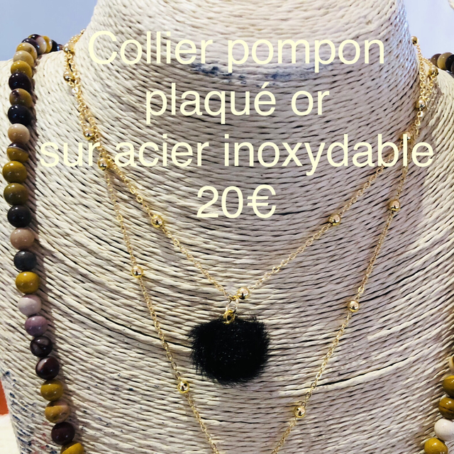 Collier plaqué or +pompon noir 