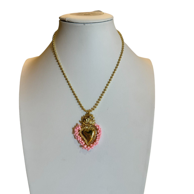 Cuore sacro e perline rosa