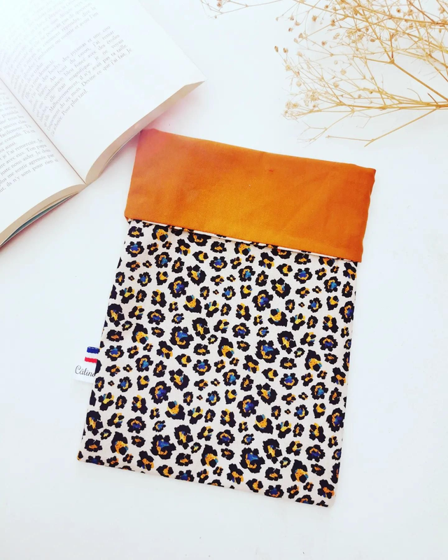 Pochette à livre de poche léopard marron