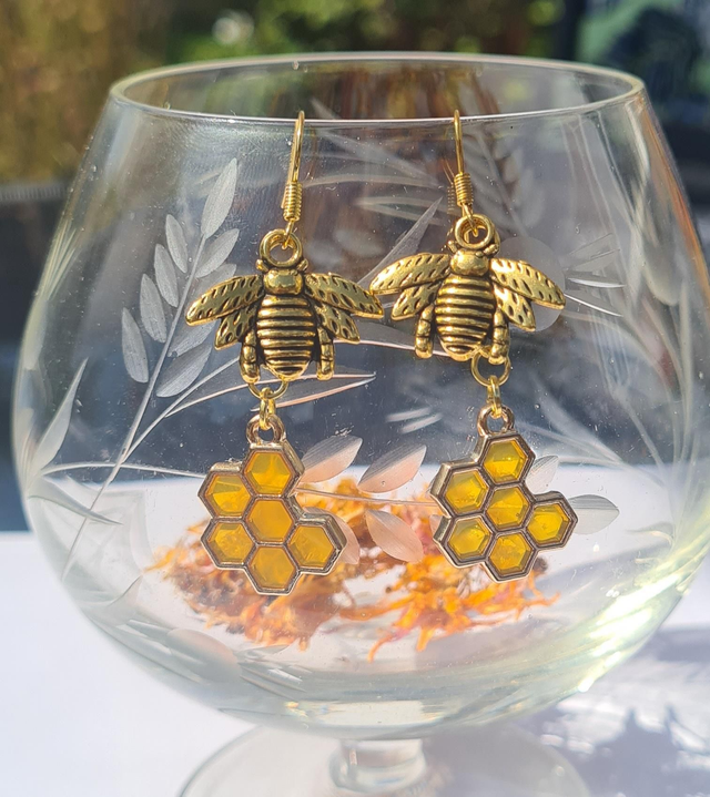 Earrings gold bee and honeycomb