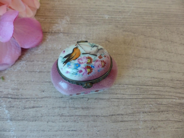 Boite à pilules en porcelaine française rose, mini boite oiseaux et fleurs, pilulier vintage, Collection Porcelaine d'Art, cadeau pour femme