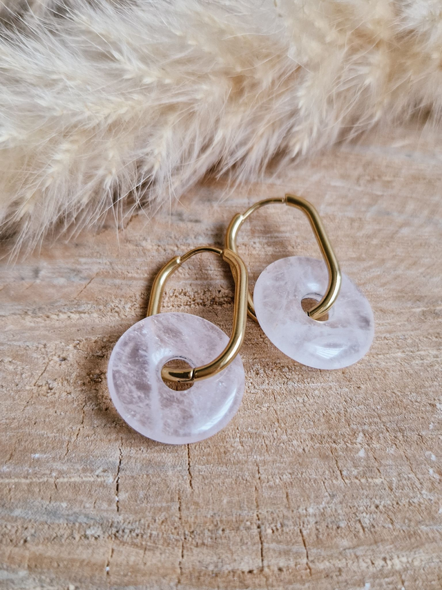 Boucles d'oreilles "Créoles ovales et sa pierre donuts" - Modèle doré et quartz rose