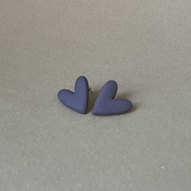 Boucles d’oreilles puces | Grand cœur noir
