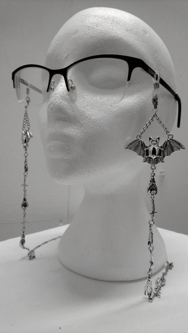 Vampire bat glasses chain